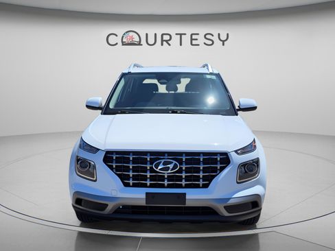 Used 2023 Hyundai Venue SEL FWD image 8