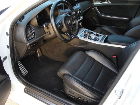 Used 2018 Kia Stinger GT2 RWD image 11
