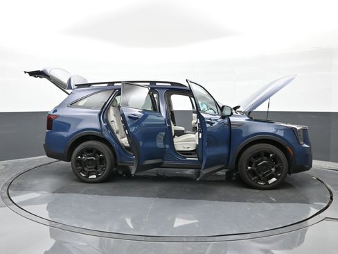 Used 2025 Kia Sorento SX image 50