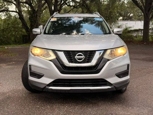 Used 2017 Nissan Rogue SV FWD image 2