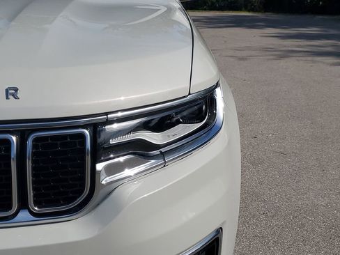 Used 2022 Jeep Wagoneer Series III w/ Premium Group I image 10