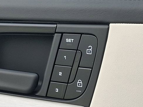 Used 2025 Porsche Cayenne image 28