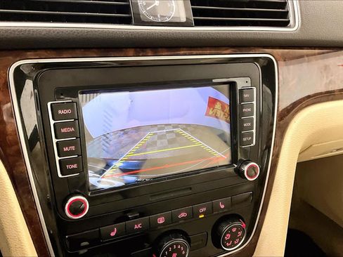 Used 2014 Volkswagen Passat 1.8T Wolfsburg Edition image 22