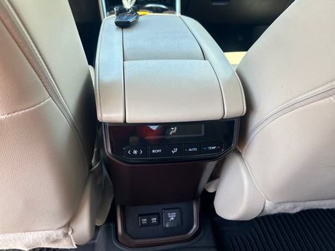 Certified 2021 Toyota Highlander Limited AWD/4WD image 29