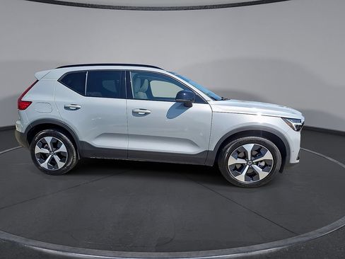 Certified 2026 Volvo XC40 B5 Plus AWD/4WD image 6