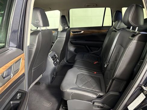 Used 2025 Volkswagen Atlas SE FWD image 35