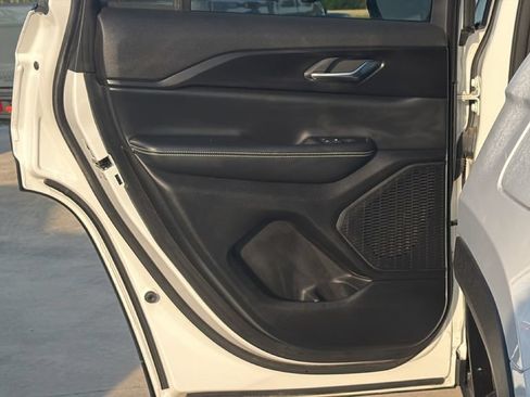 Used 2023 Jeep Grand Cherokee Altitude RWD image 23