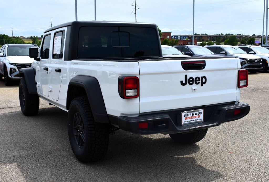 Used 2025 Jeep Gladiator Sport AWD/4WD image 4