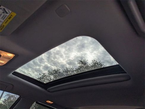 Used 2019 Toyota Highlander XLE image 24