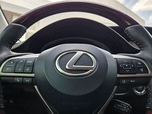 Used 2017 Lexus ES 350 w/ Ultra Luxury Package FWD image 32