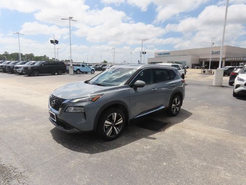 Used 2023 Nissan Rogue SL FWD image 2