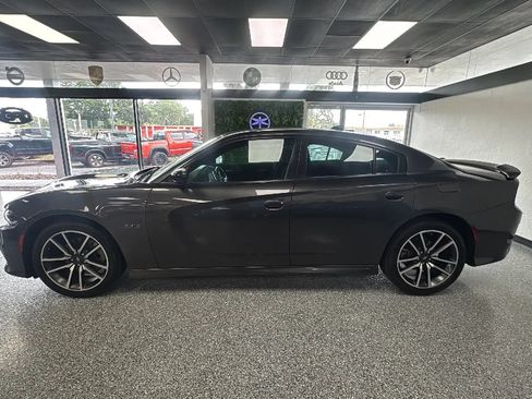Used 2023 Dodge Charger R/T RWD image 2