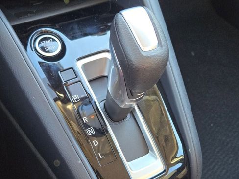 Used 2025 Nissan Versa SR w/ Trunk Package image 28