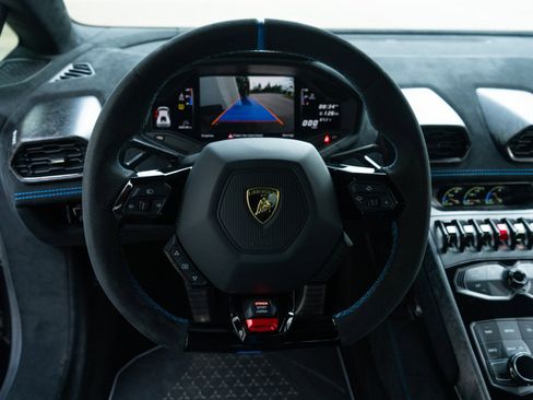 Used 2018 Lamborghini Huracan Performante AWD/4WD image 10