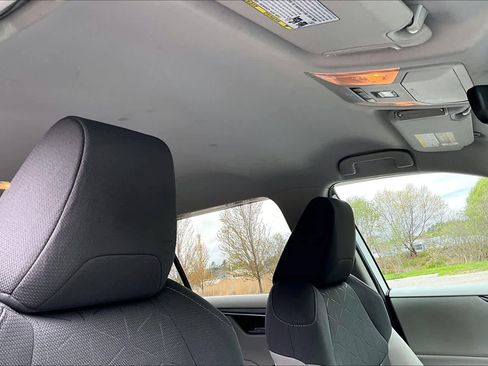 Used 2021 Toyota RAV4 XLE AWD/4WD image 14