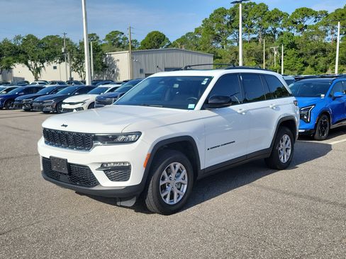 Used 2022 Jeep Grand Cherokee Limited AWD/4WD image 3