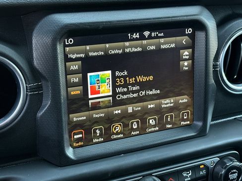 Used 2018 Jeep Wrangler Unlimited Sahara image 17