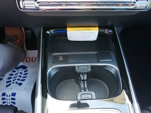 Certified 2025 Mercedes-Benz GLB 250 image 32