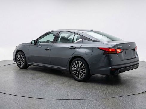 Used 2025 Nissan Altima 2.5 SV image 6
