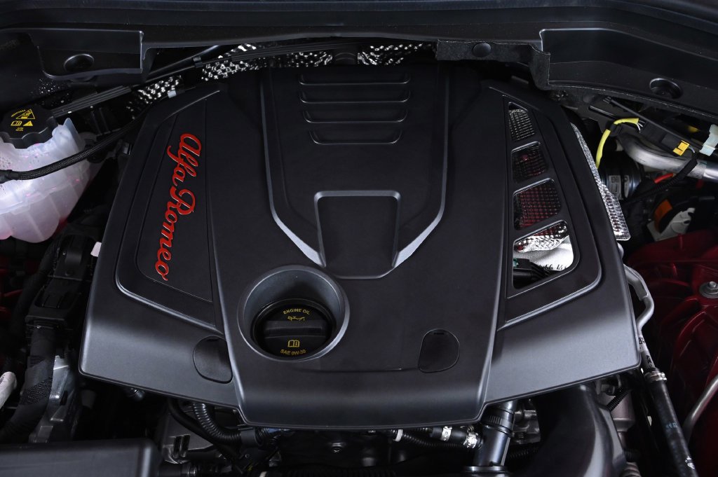 New 2025 Alfa Romeo Stelvio Sprint w/ Convenience Package AWD/4WD image 30