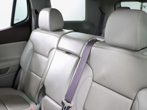 Used 2023 GMC Acadia SLT image 25