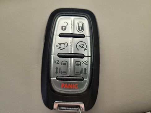 Used 2021 Chrysler Voyager Lxi FWD image 32