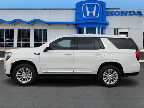 Used 2024 GMC Yukon SLT AWD/4WD image 3