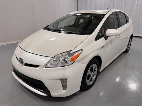 Used 2014 Toyota Prius Two image 1