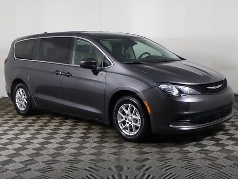 Used 2023 Chrysler Voyager LX image 2