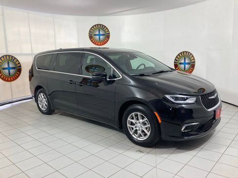 Used 2025 Chrysler Pacifica Select FWD image 21