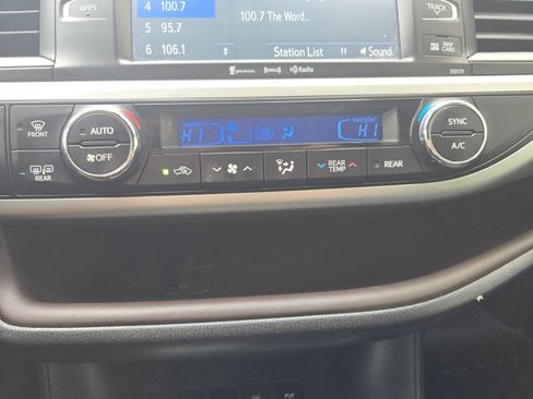 Used 2018 Toyota Highlander XLE image 16