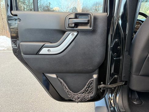 Used 2017 Jeep Wrangler Unlimited Sahara w/ Connectivity Group image 23