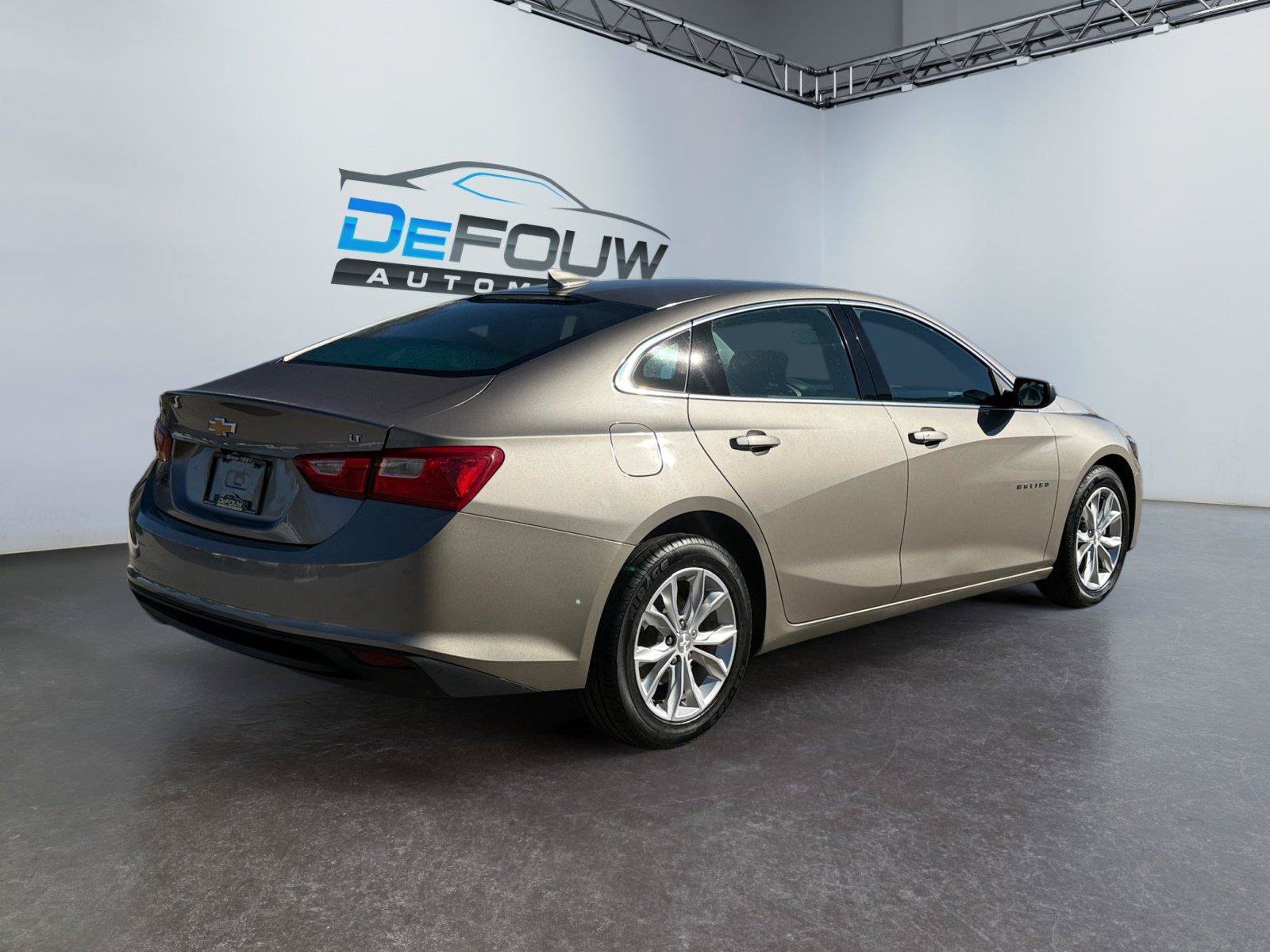 Used 2023 Chevrolet Malibu LT FWD image 3