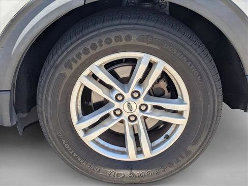 Used 2021 Ford Explorer XLT image 18