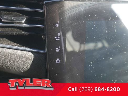 Used 2023 Jeep Wagoneer L Series II image 32