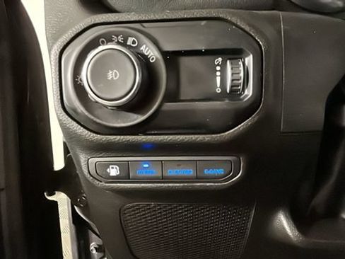Used 2023 Jeep Wrangler Unlimited Sahara w/ Cold Weather Group AWD/4WD image 18