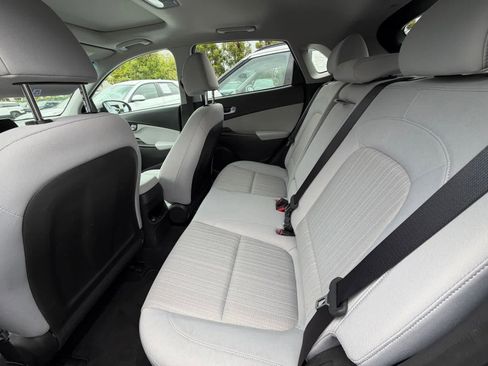 Used 2023 Hyundai Kona SEL w/ Convenience Package FWD image 5