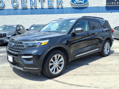 Certified 2024 Ford Explorer XLT w/ Equipment Group 202A AWD/4WD image 8