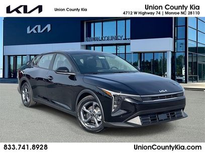 New 2025 Kia K4 LXS