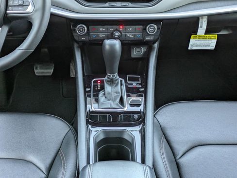 Used 2024 Jeep Compass Limited image 19