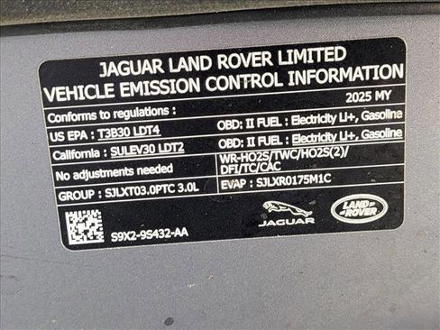 Certified 2025 Land Rover Range Rover SE AWD/4WD image 22