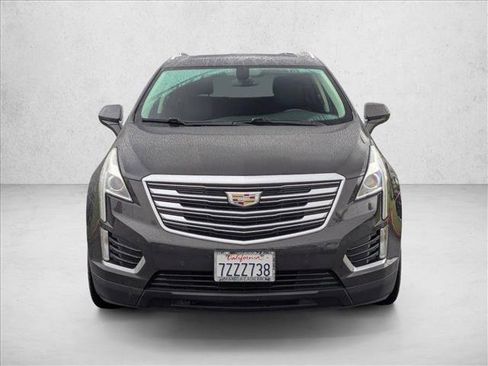 Used 2017 Cadillac XT5 Luxury image 2
