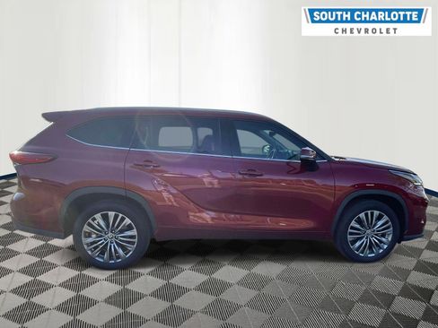 Used 2021 Toyota Highlander Platinum image 4
