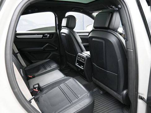 Certified 2023 Porsche Cayenne Coupe AWD/4WD image 27