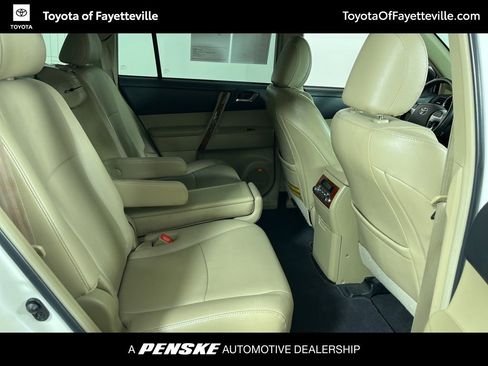 Used 2012 Toyota Highlander Limited w/ Tow Pkg image 16