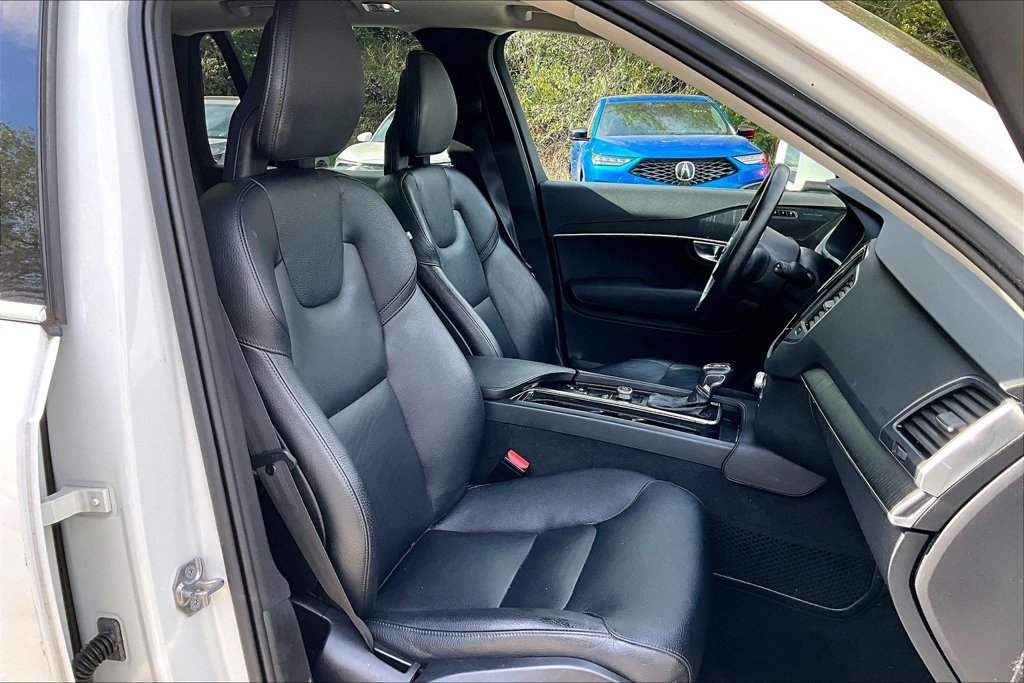 Used 2020 Volvo XC90 T6 Momentum AWD/4WD image 9