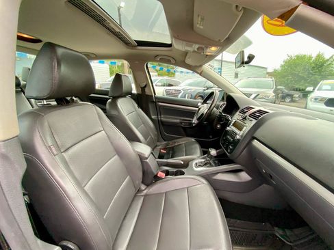 Used 2009 Volkswagen Jetta SE FWD image 9