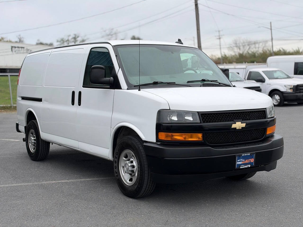 Used 2020 Chevrolet Express 2500 w/ Driver Convenience Package RWD image 3