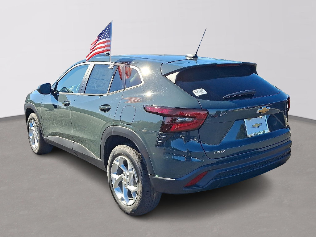 New 2026 Chevrolet Trax LS w/ LS Convenience Package FWD image 3
