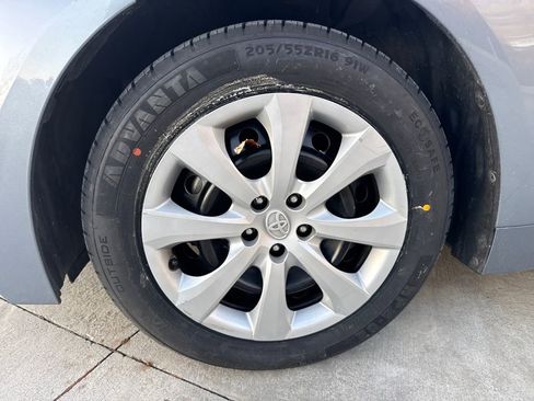 Used 2021 Toyota Corolla LE image 11